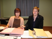 Dieter & Maria bereiden dossiers voor het OCMW voor