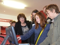 De nieuwe zelfuitleenbalie in de bib wordt officieel geopend!